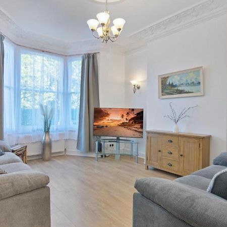 Onsitestays: Tranquil Wimbledon 2BR with Garden London Exterior photo